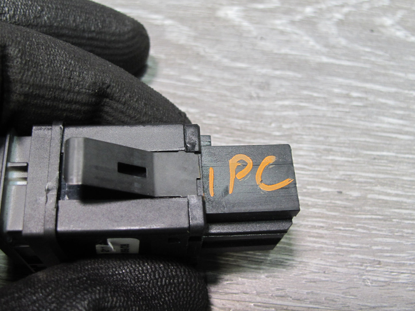 2003-2010 Porsche Cayenne 957 Passenger SRS BAG OFF Indicator Switch