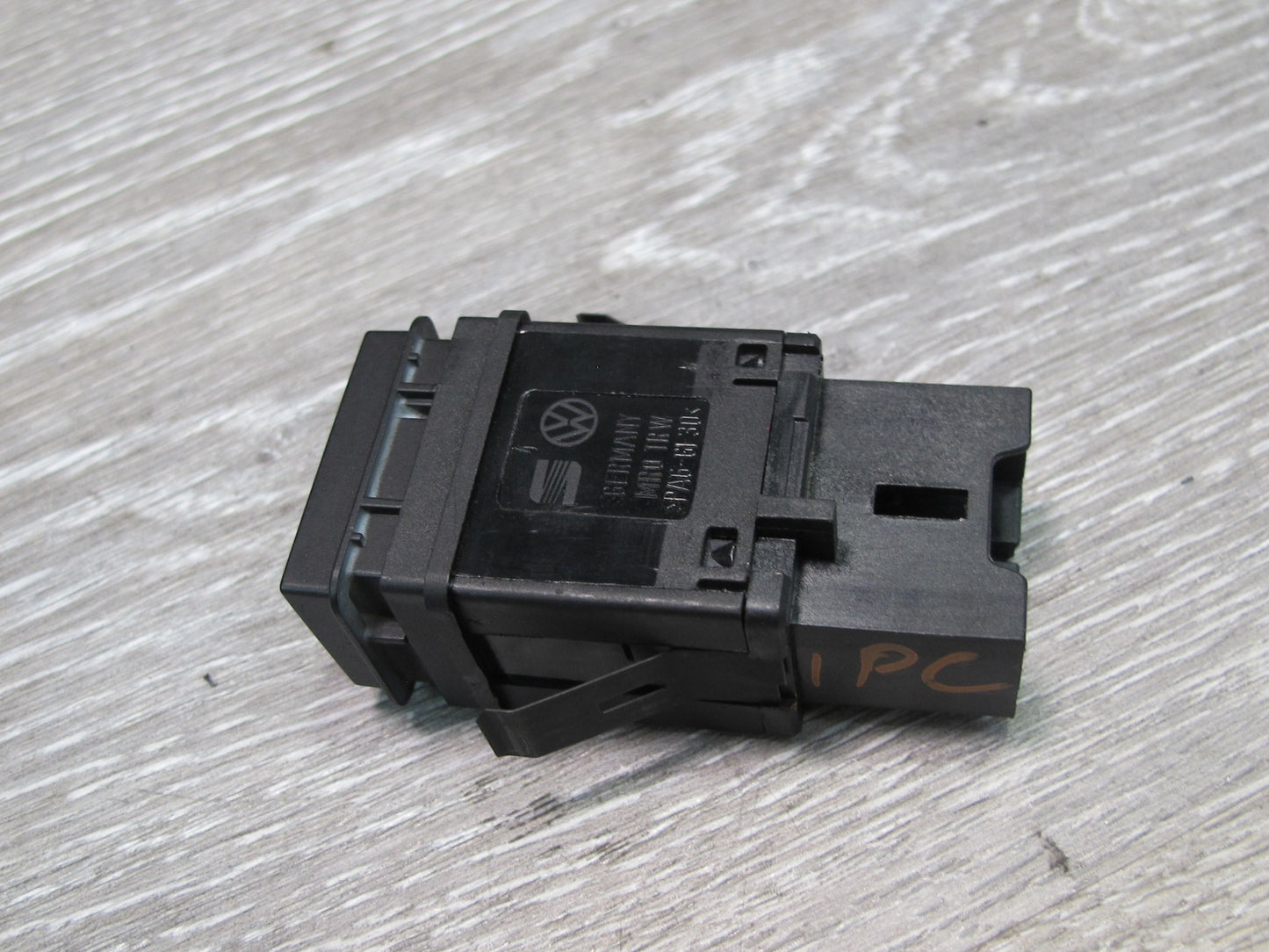 2003-2010 Porsche Cayenne 957 Passenger SRS BAG OFF Indicator Switch