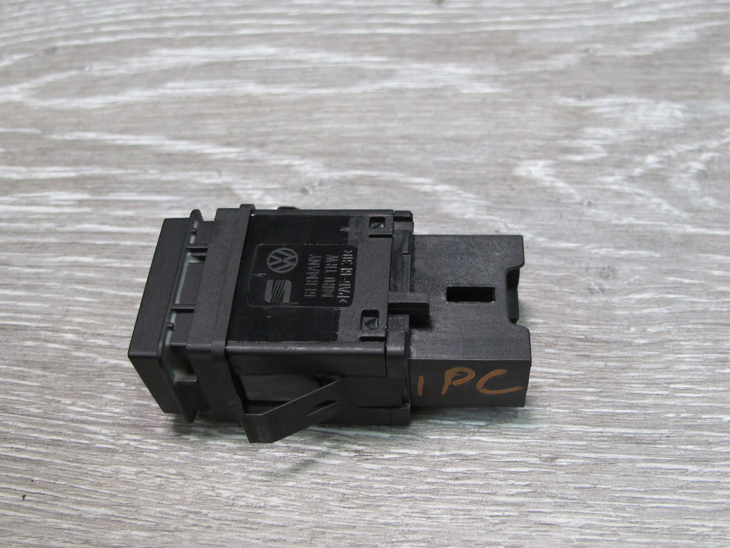 2003-2010 Porsche Cayenne 957 Passenger SRS BAG OFF Indicator Switch