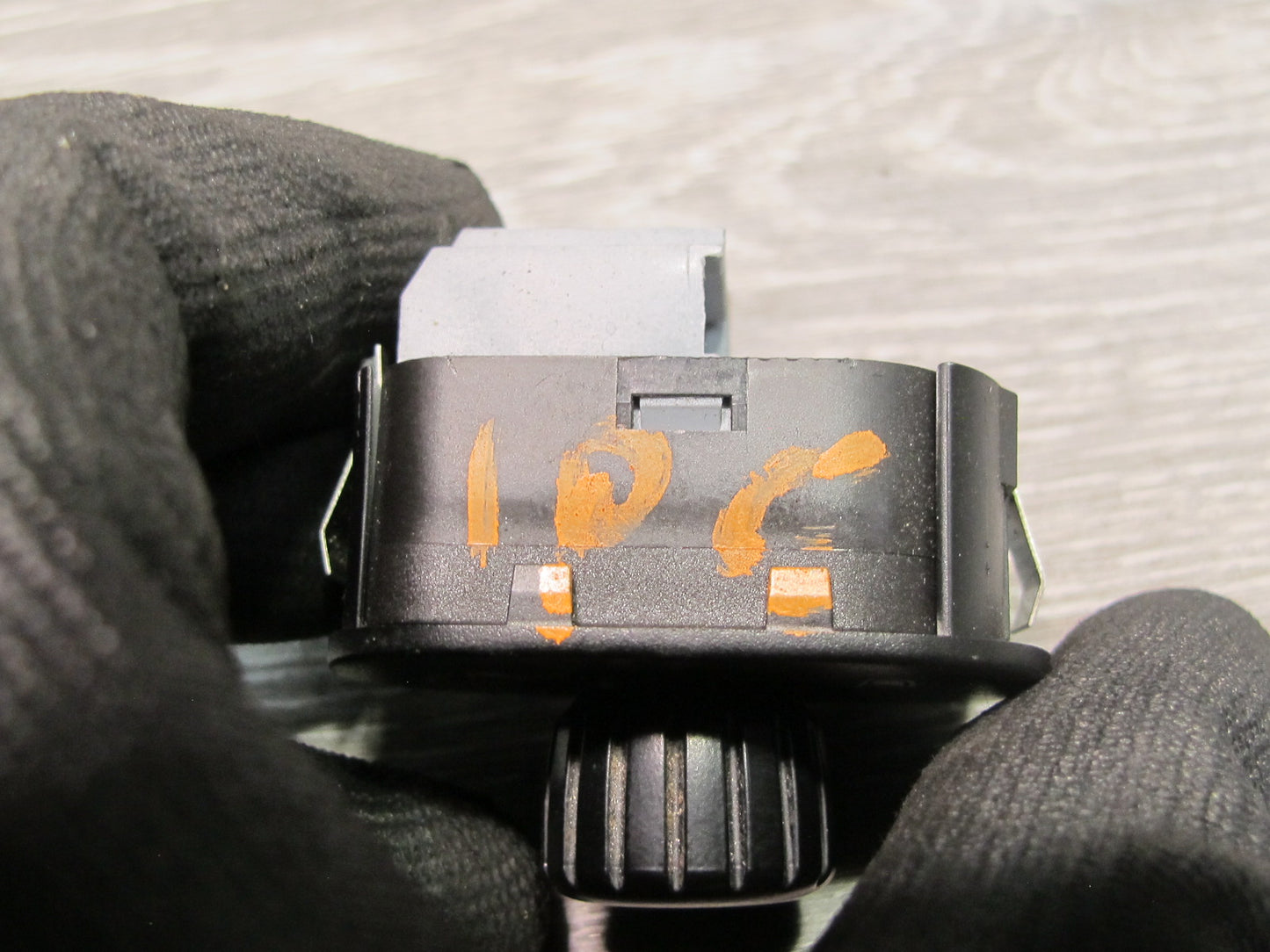 2003-2010 Porsche Cayenne 957 Heated Power Folding Mirror Adjust Switch