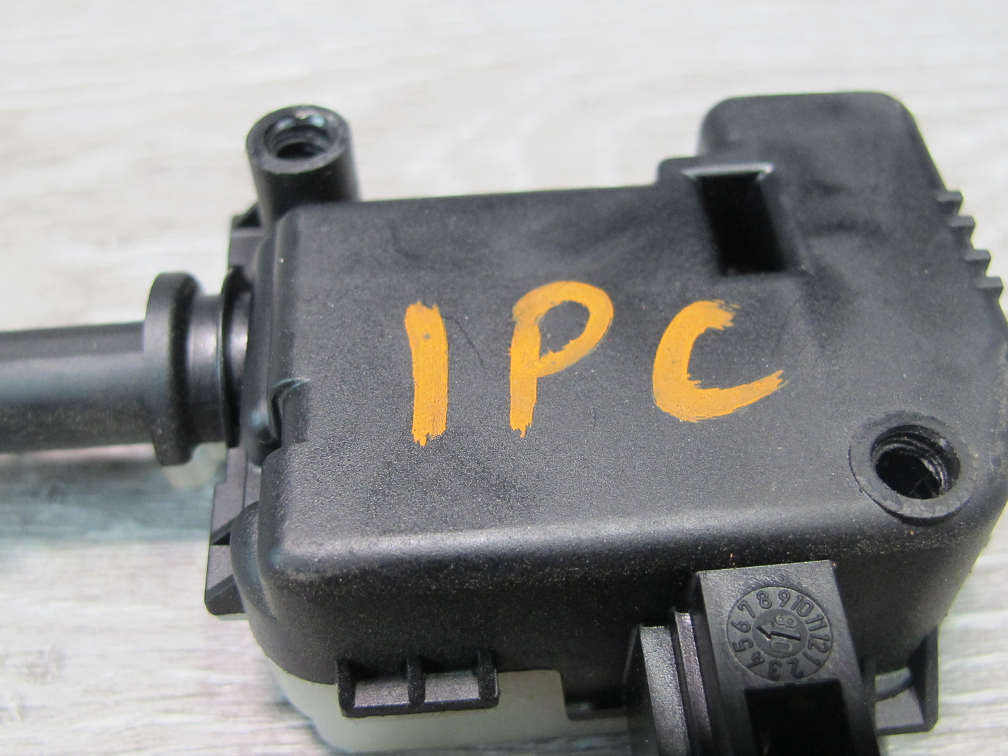 2003-2010 Porsche Cayenne 957 Rear Trunk Hatch Tailgate Lock Actuator