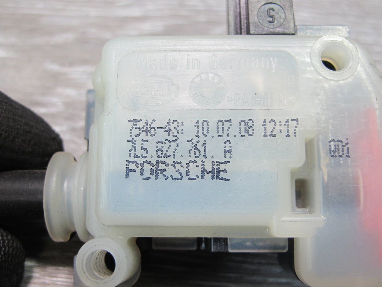 2003-2010 Porsche Cayenne 957 Rear Trunk Hatch Tailgate Lock Actuator