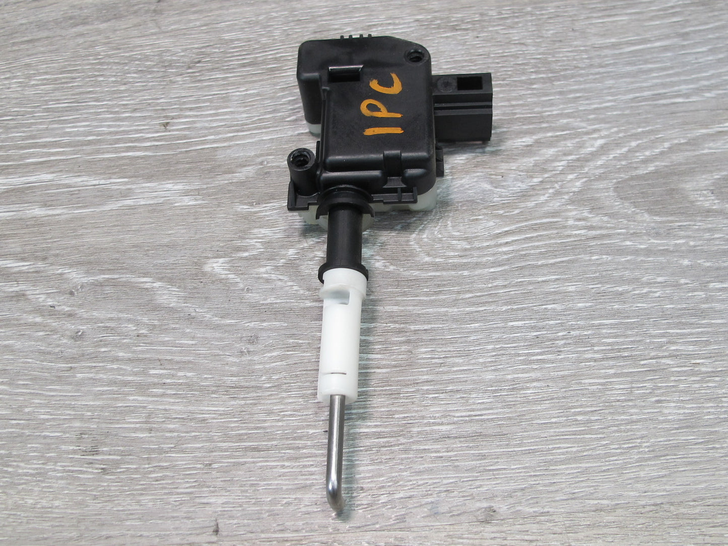 2003-2010 Porsche Cayenne 957 Rear Trunk Hatch Tailgate Lock Actuator
