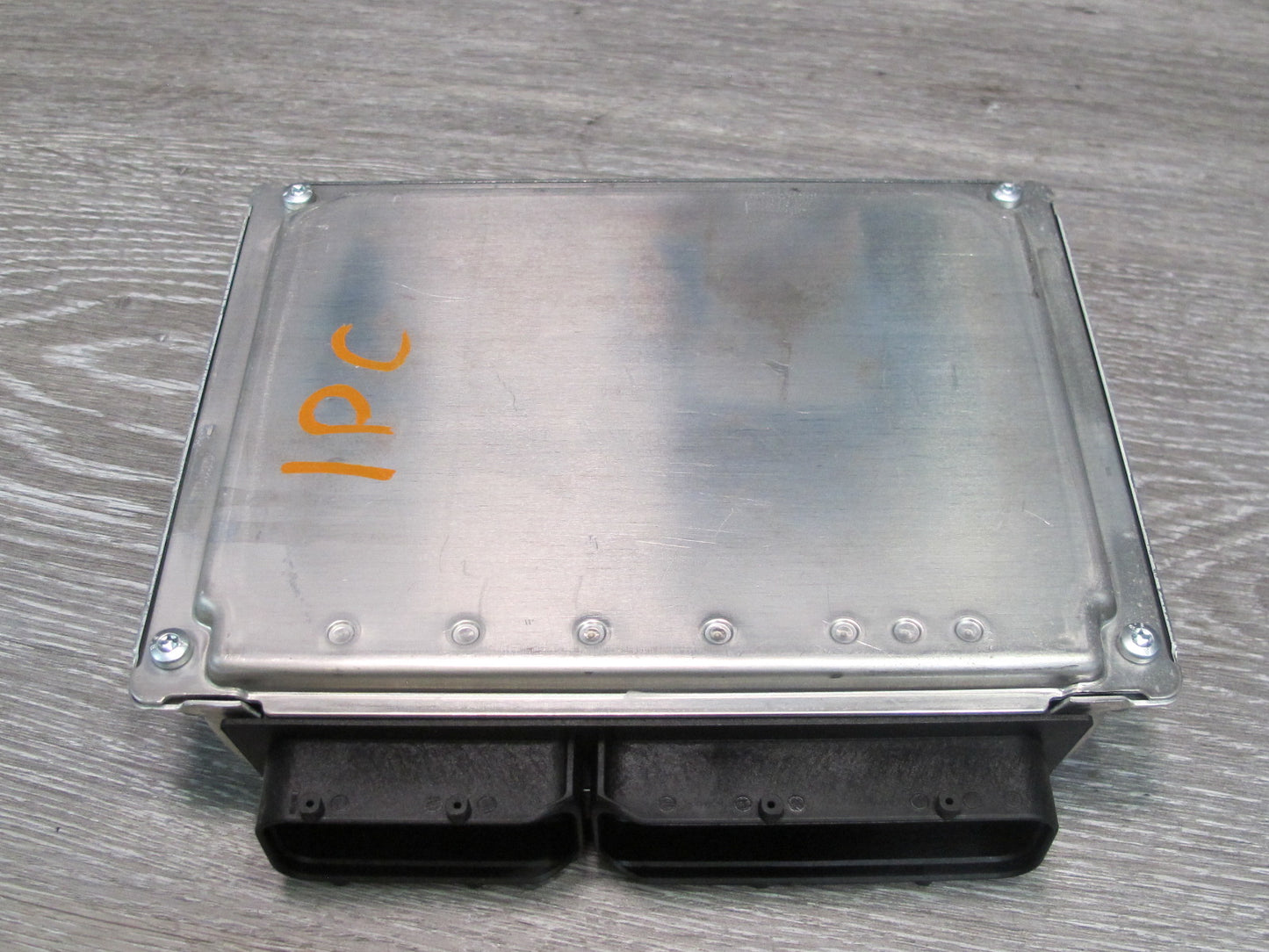 2008-2010 Porsche Cayenne 957 Air Suspension Control Module 7L5907553C