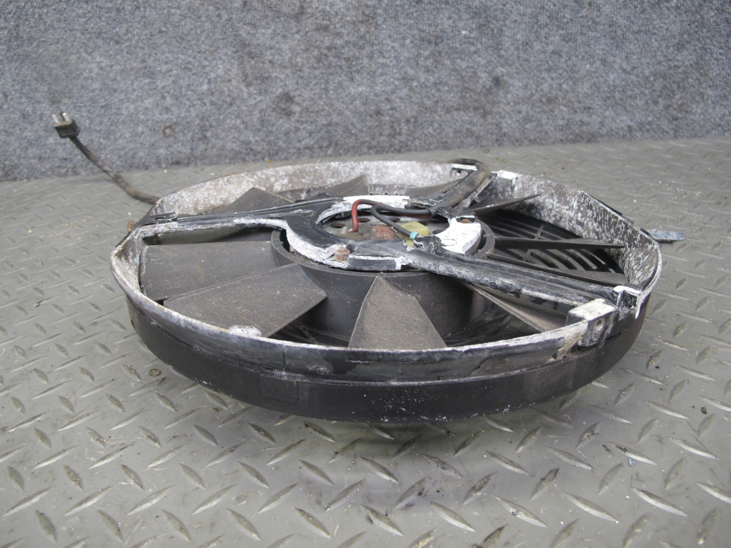 81-85 Mercedes W123 300D Engine Auxiliary AUX Cooling Fan w Blade 0005004893 OEM