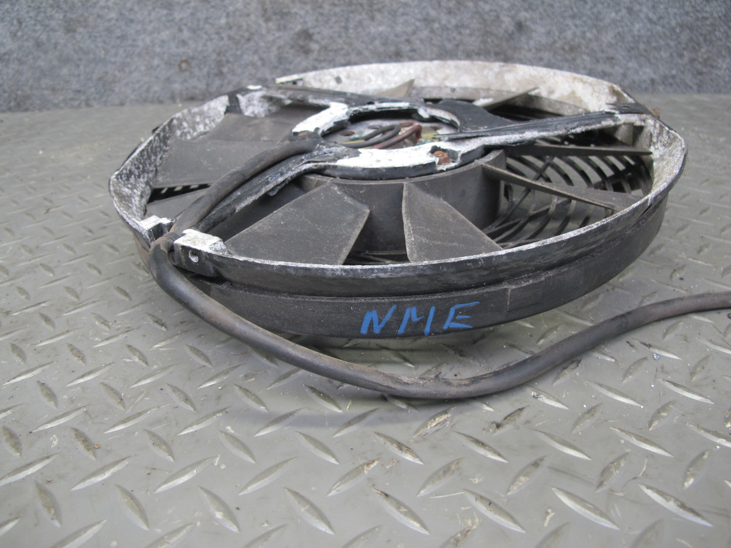 81-85 Mercedes W123 300D Engine Auxiliary AUX Cooling Fan w Blade 0005004893 OEM