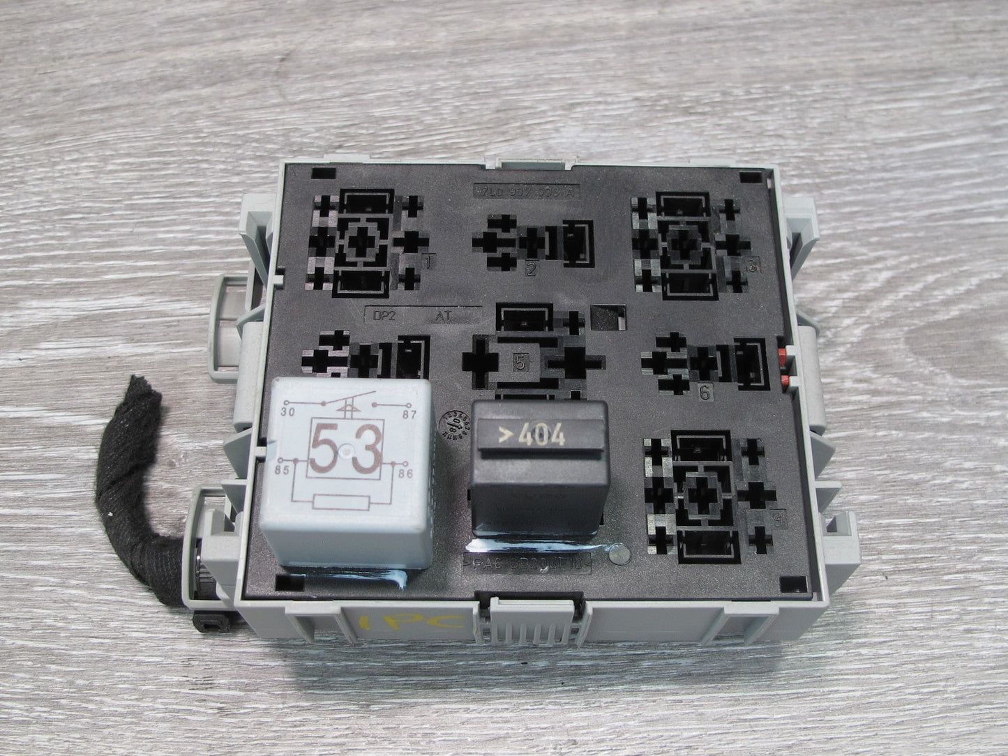 2008-2010 Porsche Cayenne 957 Front SAM Power Distribution Fuse Relay Box Module