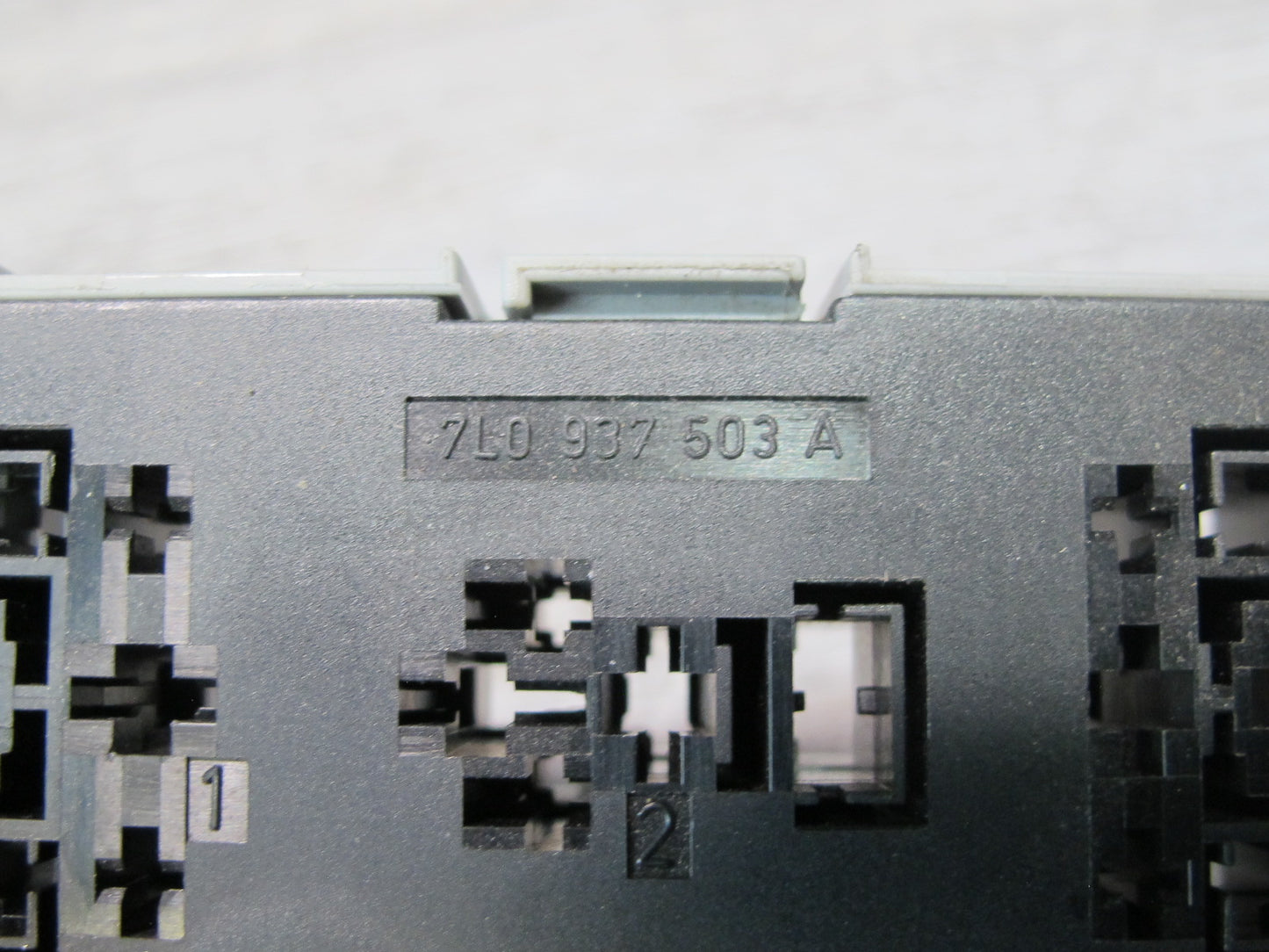 2008-2010 Porsche Cayenne 957 Front SAM Power Distribution Fuse Relay Box Module