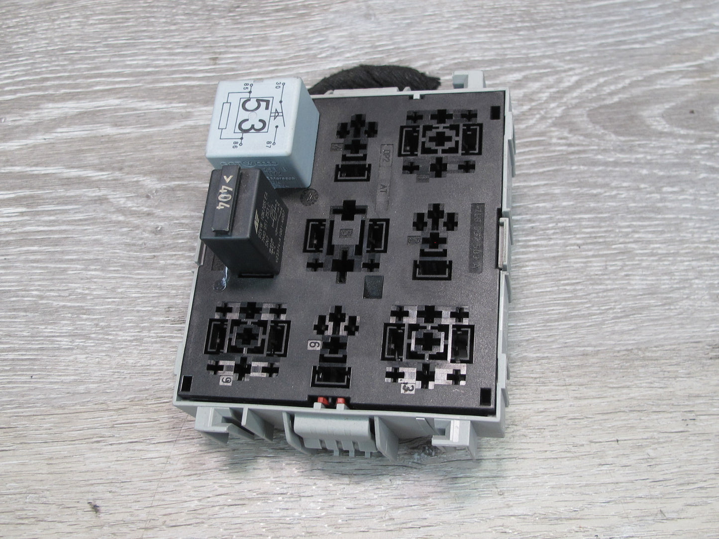 2008-2010 Porsche Cayenne 957 Front SAM Power Distribution Fuse Relay Box Module