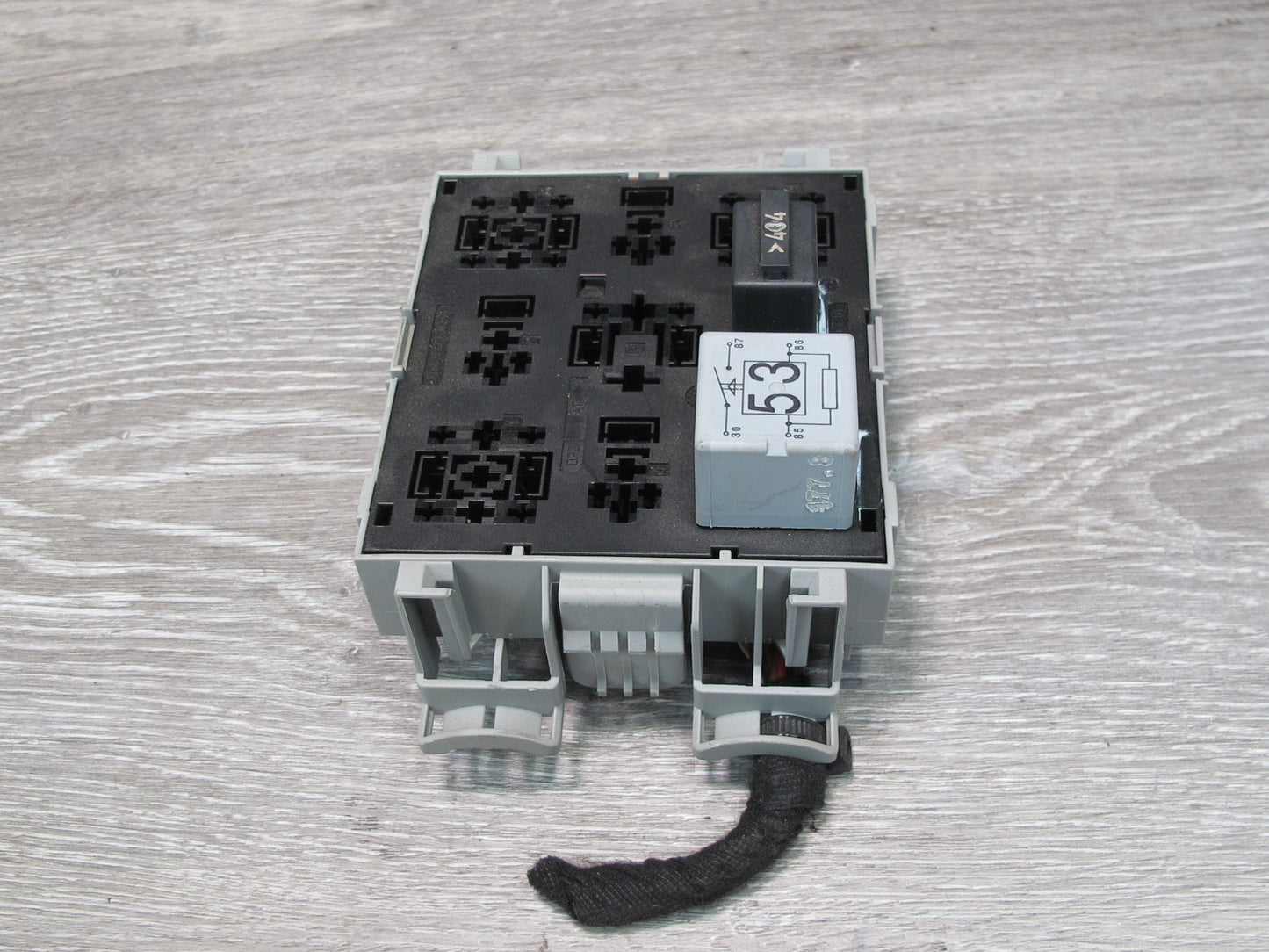 2008-2010 Porsche Cayenne 957 Front SAM Power Distribution Fuse Relay Box Module