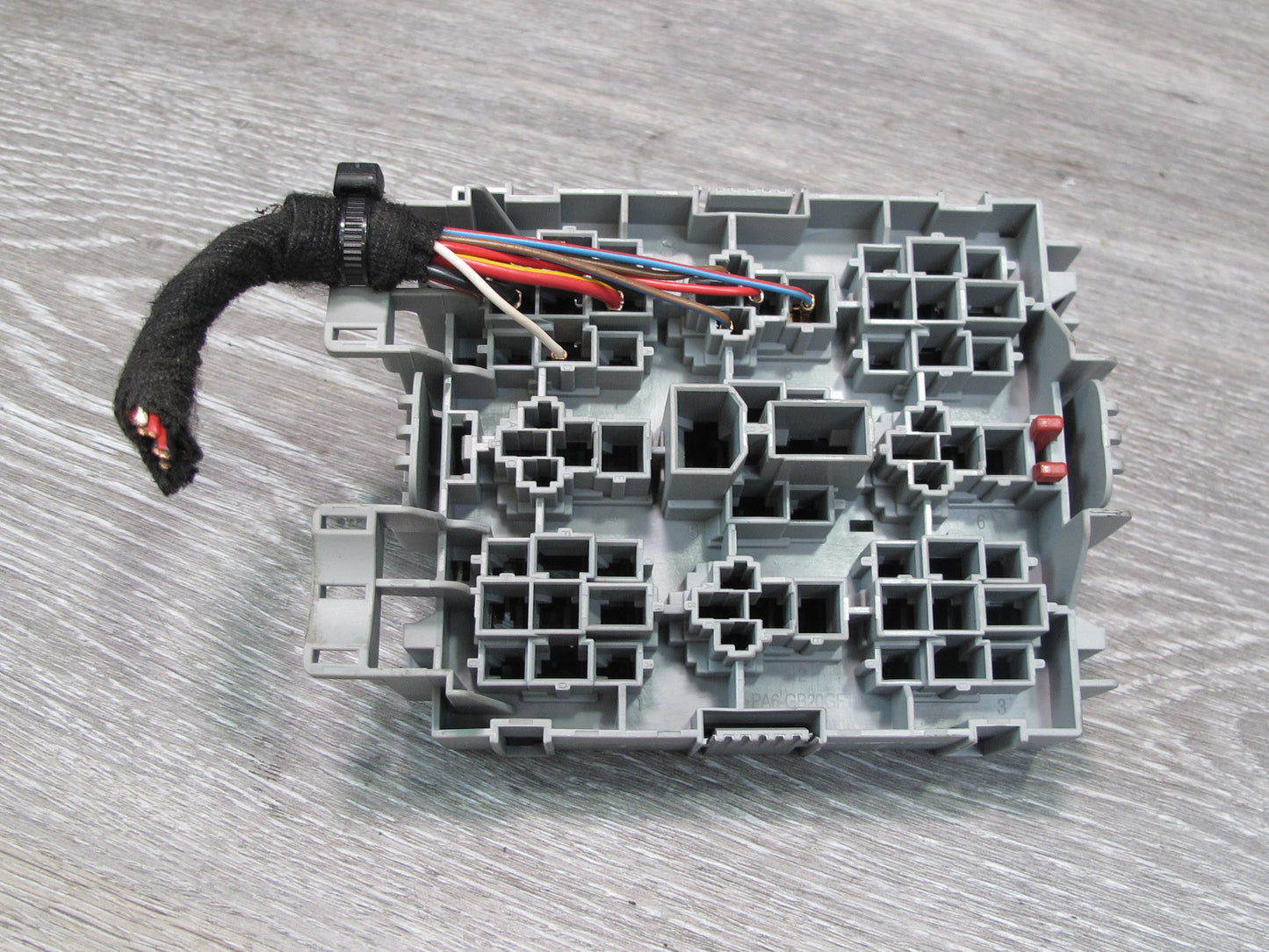 2008-2010 Porsche Cayenne 957 Front SAM Power Distribution Fuse Relay Box Module