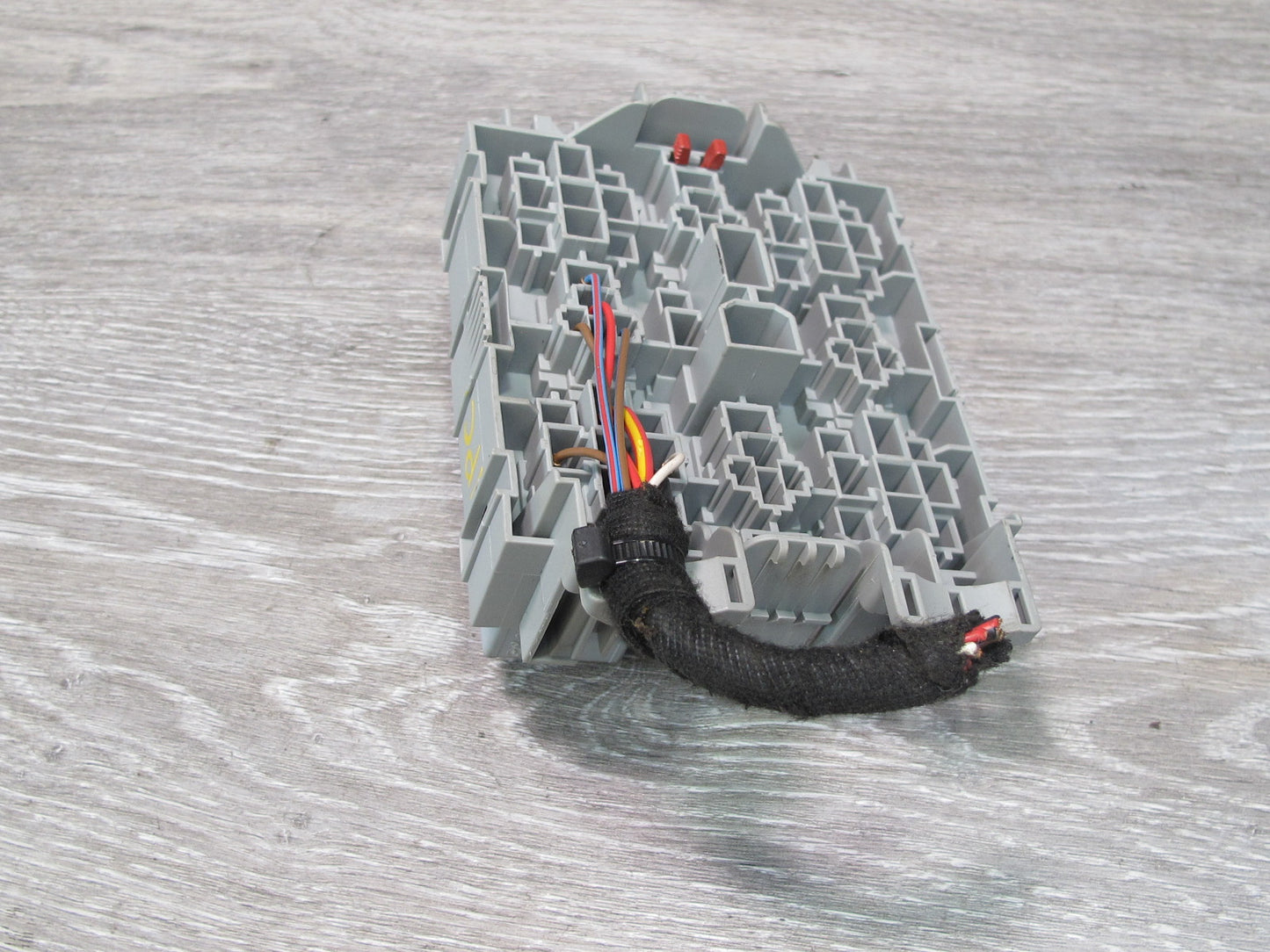 2008-2010 Porsche Cayenne 957 Front SAM Power Distribution Fuse Relay Box Module