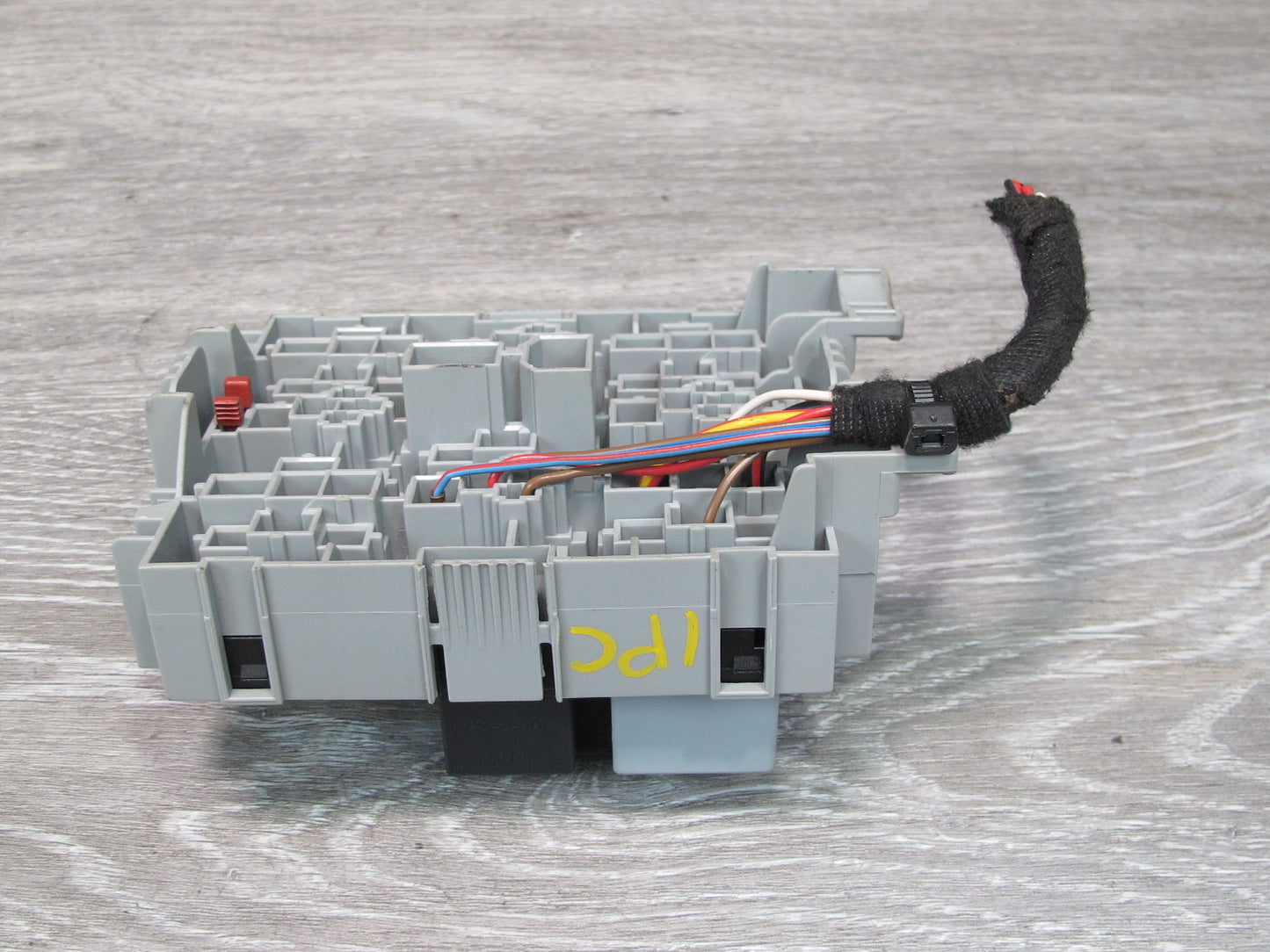 2008-2010 Porsche Cayenne 957 Front SAM Power Distribution Fuse Relay Box Module