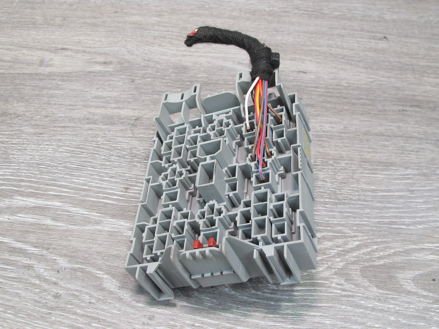 2008-2010 Porsche Cayenne 957 Front SAM Power Distribution Fuse Relay Box Module