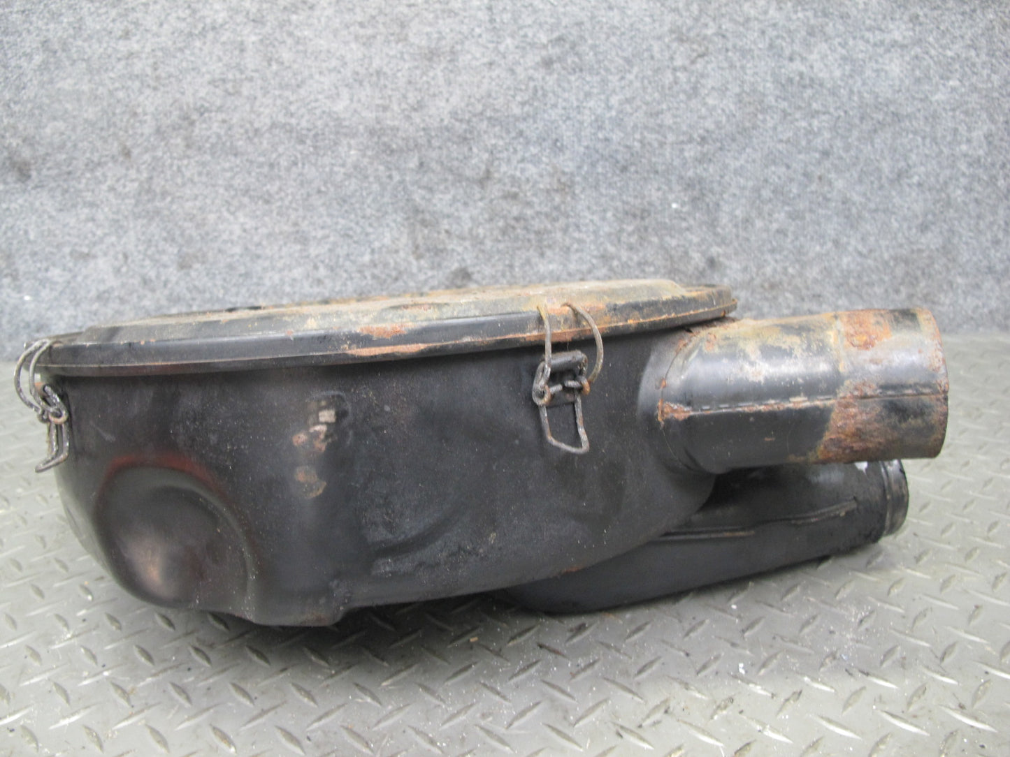 82-85 Mercedes W123 300D Air Intake Cleaner Filter Box OEM