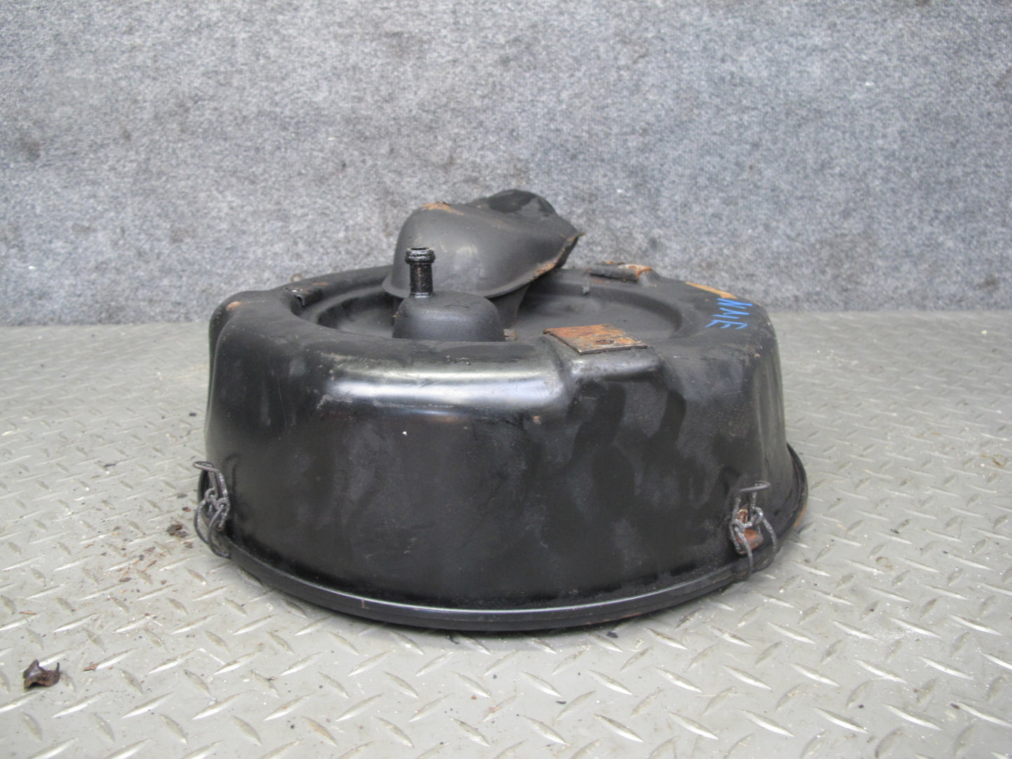 82-85 Mercedes W123 300D Air Intake Cleaner Filter Box OEM