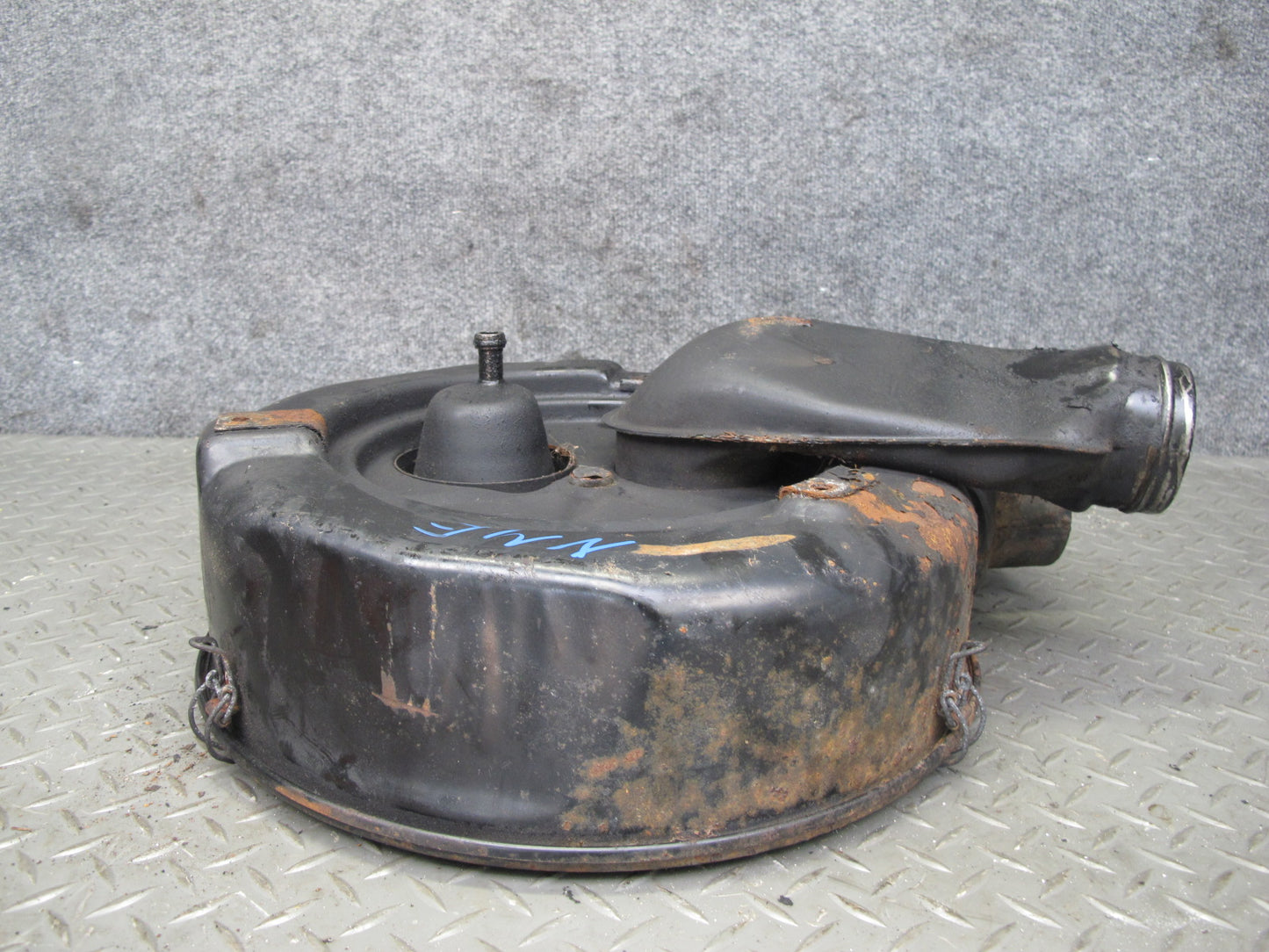 82-85 Mercedes W123 300D Air Intake Cleaner Filter Box OEM