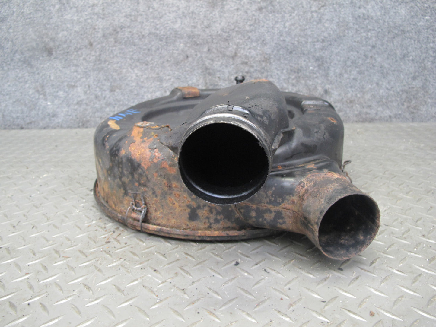 82-85 Mercedes W123 300D Air Intake Cleaner Filter Box OEM