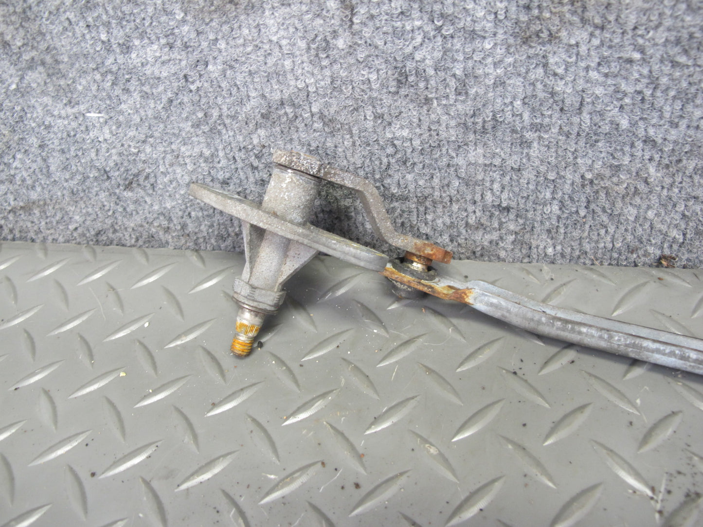 77-85 Mercedes W123 Windshield Wiper Transmission Linkage w Motor OEM