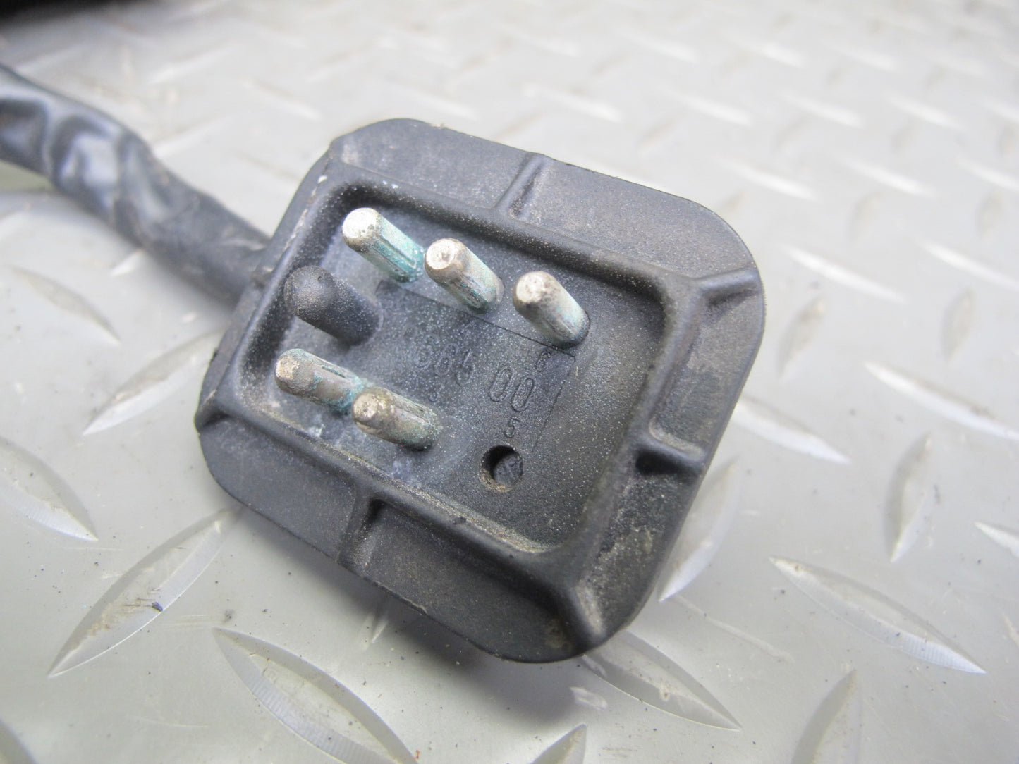 77-85 Mercedes W123 Windshield Wiper Transmission Linkage w Motor OEM