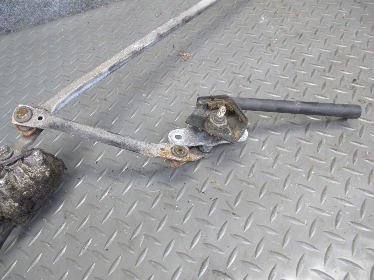77-85 Mercedes W123 Windshield Wiper Transmission Linkage w Motor OEM