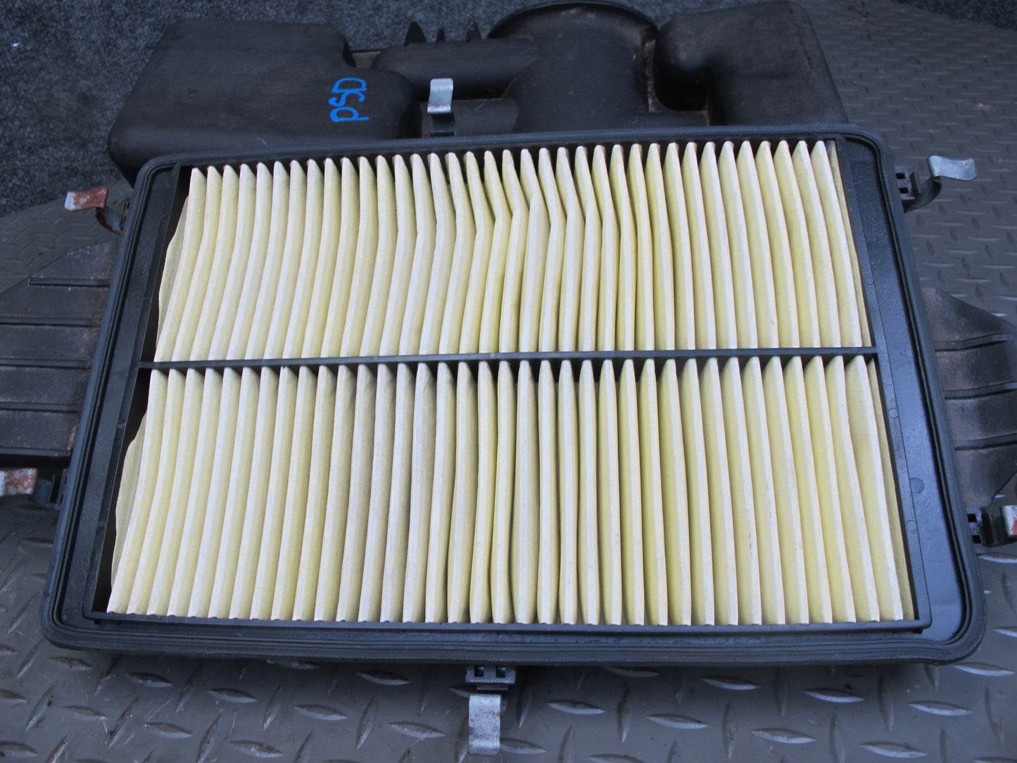 2009 Pontiac Solstice GXP Air Intake Cleaner Filter Box w MAF Sensor OEM