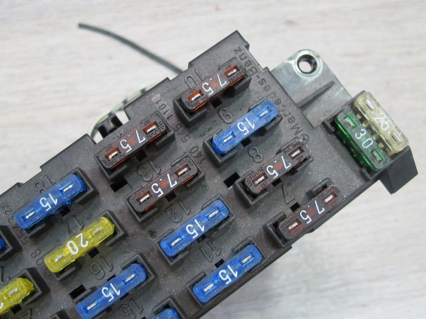 94-99 Mercedes W140 Under Hood Fuse Relay Box 1405451101 OEM