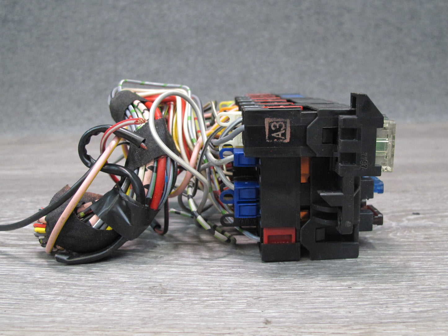 94-99 Mercedes W140 Under Hood Fuse Relay Box 1405451101 OEM