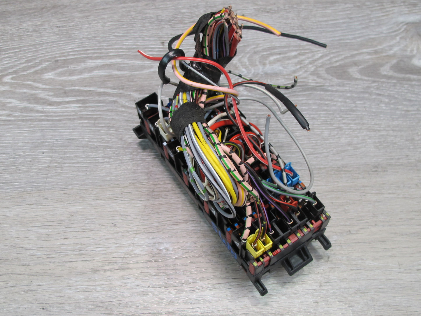 94-99 Mercedes W140 Under Hood Fuse Relay Box 1405451101 OEM