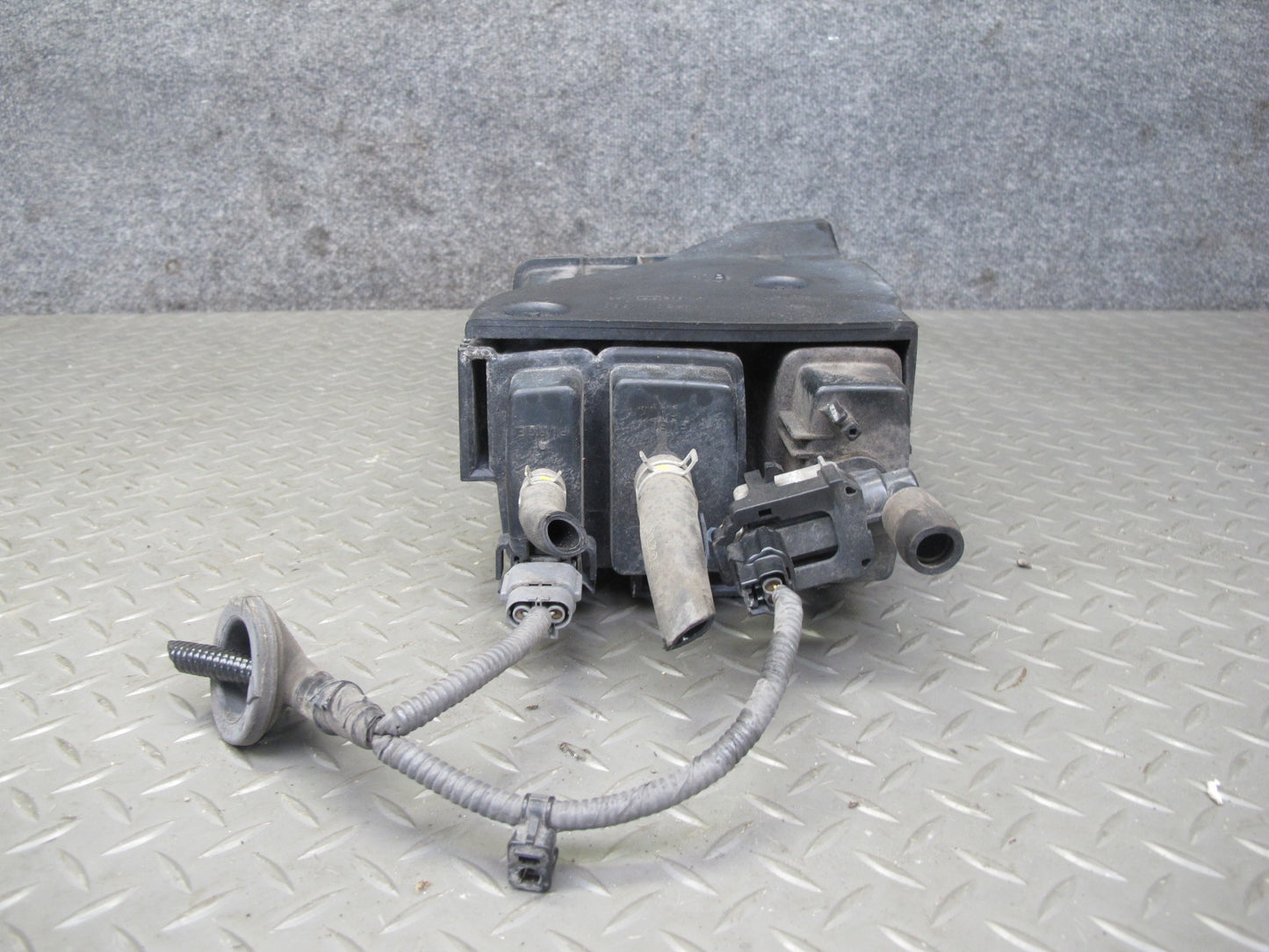 09-20 Nissan Z34 370Z Fuel Evap Vapor Charcoal Canister OEM