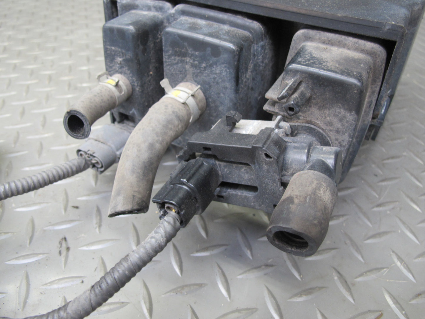 09-20 Nissan Z34 370Z Fuel Evap Vapor Charcoal Canister OEM