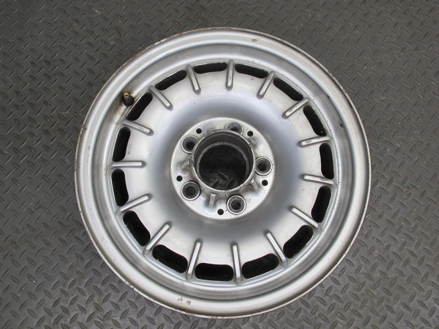 75-85 Mercedes W123 Factory 14" R14 Alloy Wheel Rim 14x6J ET30 1264001902 OEM