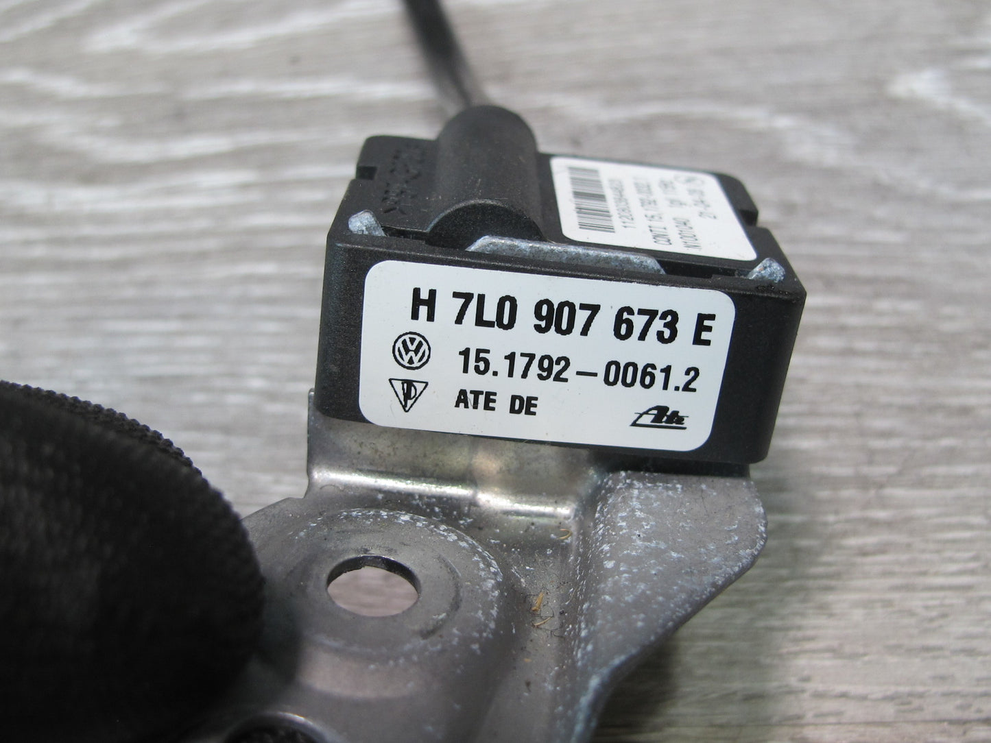2008-2010 Porsche Cayenne 957 Acceleration Rear Sensor 7L0907673E