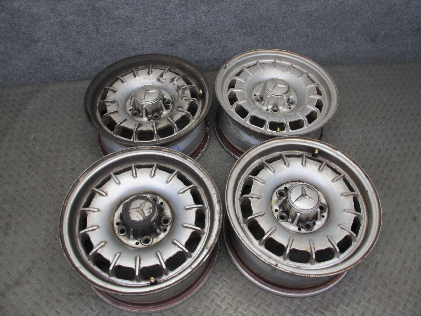 75-85 Mercedes W123 Set of 4 Factory 14" R14 Alloy Wheel Rim 14x6J ET30 OEM