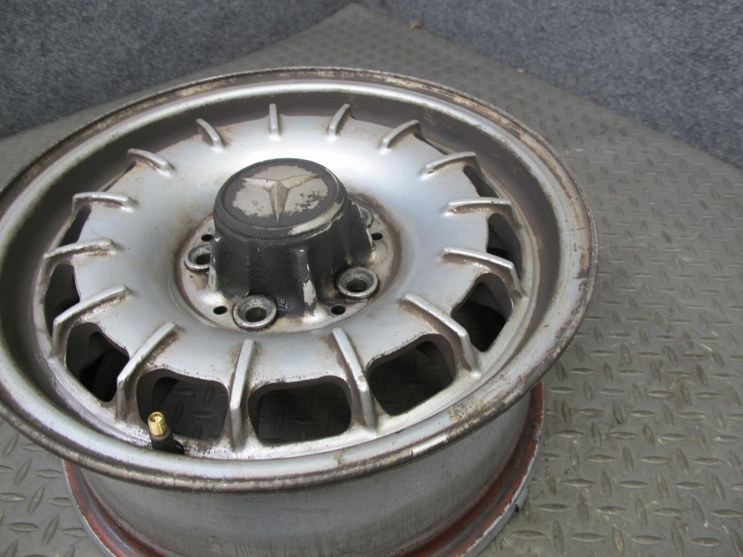 75-85 Mercedes W123 Set of 4 Factory 14" R14 Alloy Wheel Rim 14x6J ET30 OEM