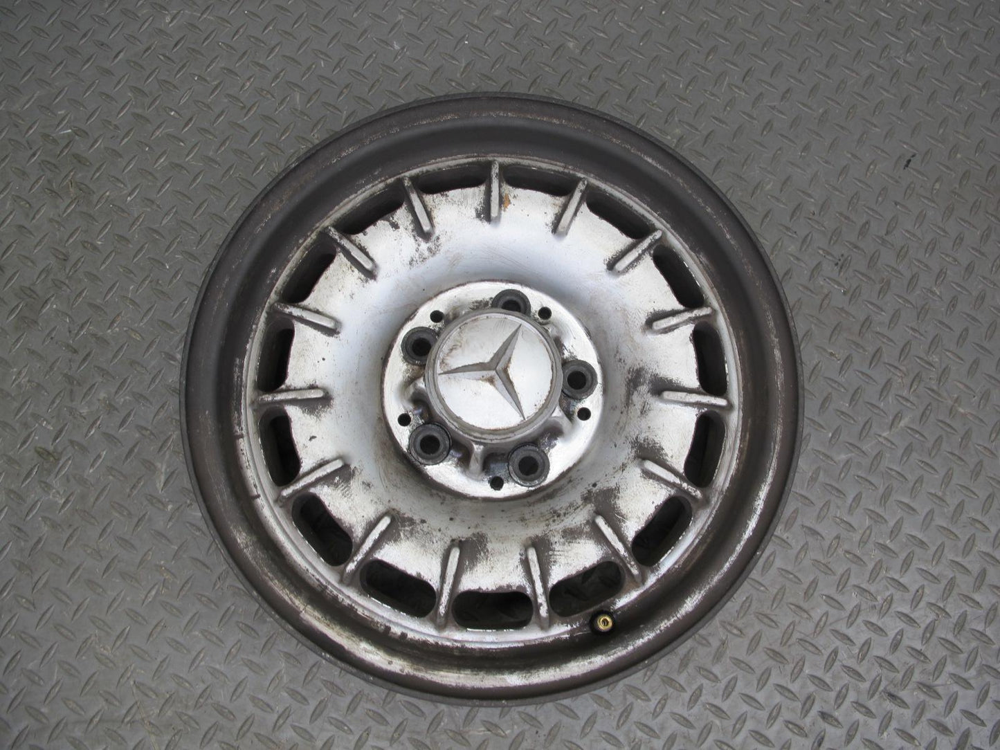 75-85 Mercedes W123 Set of 4 Factory 14" R14 Alloy Wheel Rim 14x6J ET30 OEM