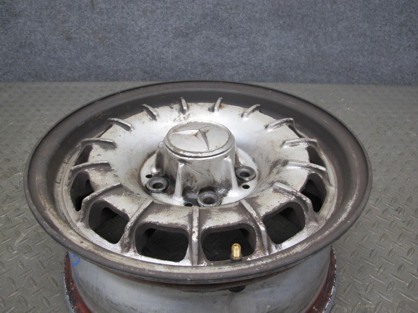 75-85 Mercedes W123 Set of 4 Factory 14" R14 Alloy Wheel Rim 14x6J ET30 OEM