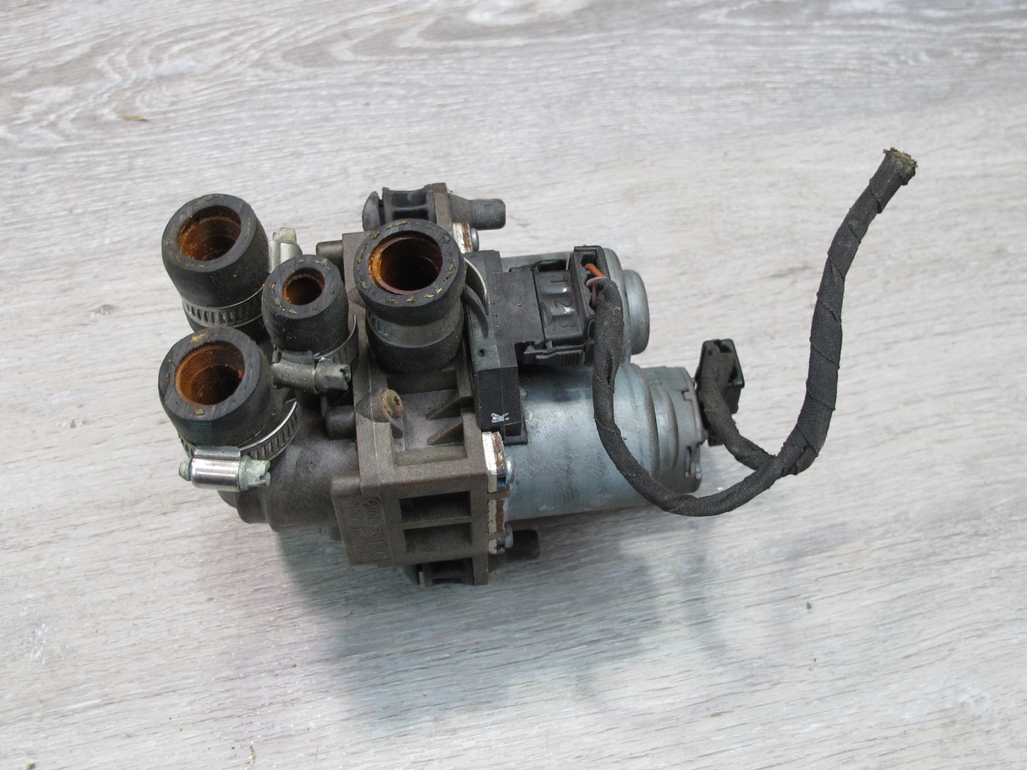94-99 Mercedes W140 S-class Heater Control Water Valve 0018301484 OEM