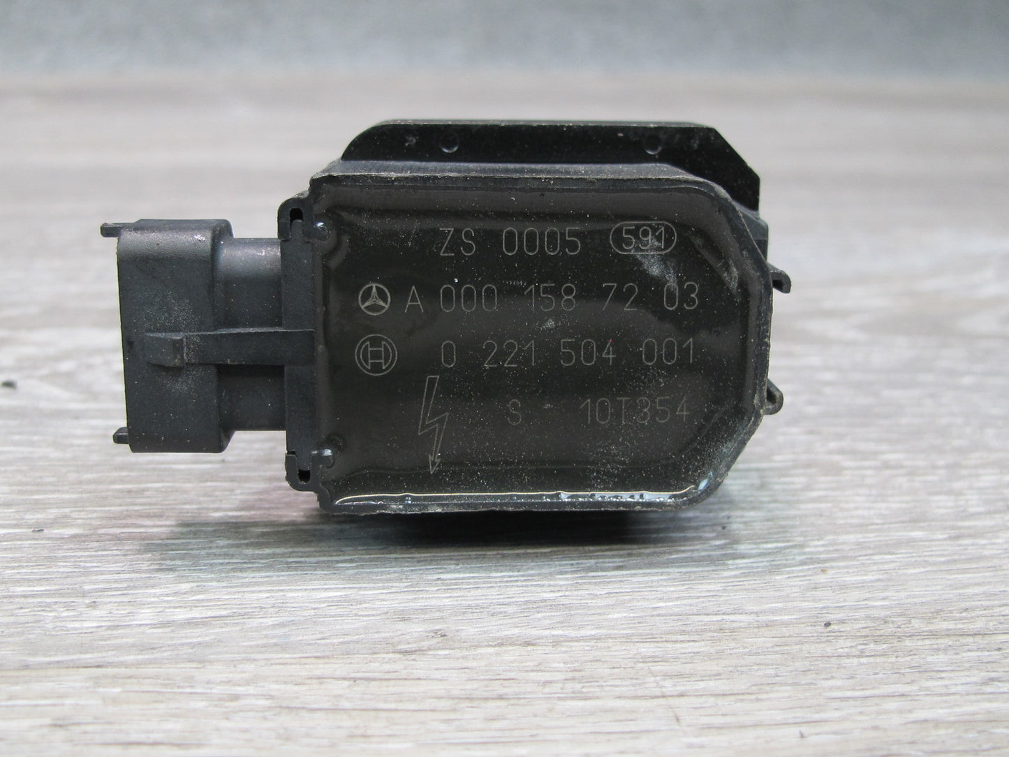 96-99 Mercedes W140 5.0L 119.980 M119 Engine Ignition Coil 0001587203 OEM
