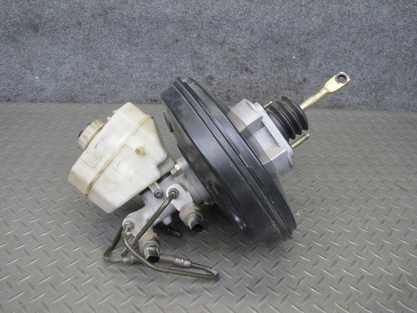 2003-2006 BMW E46 M3 Brake Master Cylinder Booster Fluid Reservoir Tank