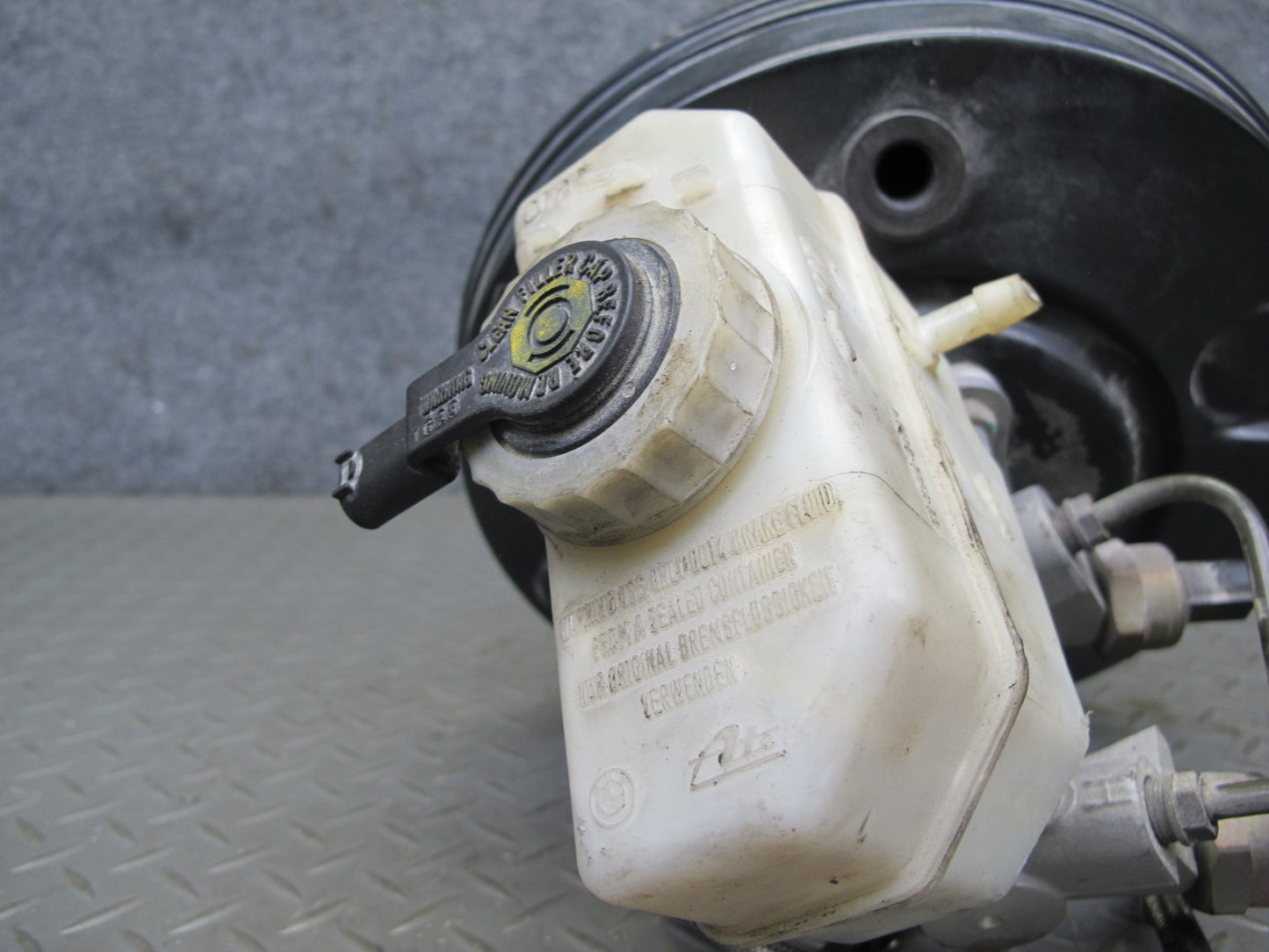 2003-2006 BMW E46 M3 Brake Master Cylinder Booster Fluid Reservoir Tank