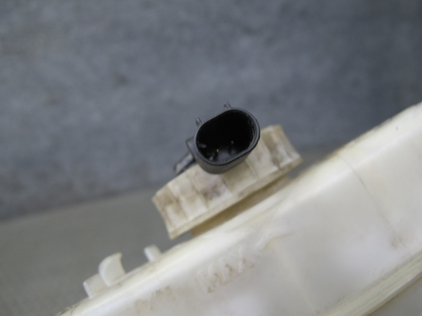 2003-2006 BMW E46 M3 Brake Master Cylinder Booster Fluid Reservoir Tank
