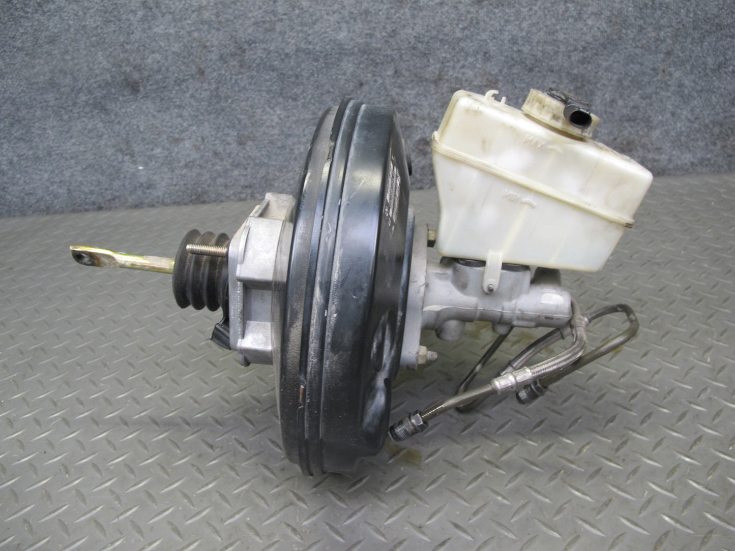 2003-2006 BMW E46 M3 Brake Master Cylinder Booster Fluid Reservoir Tank