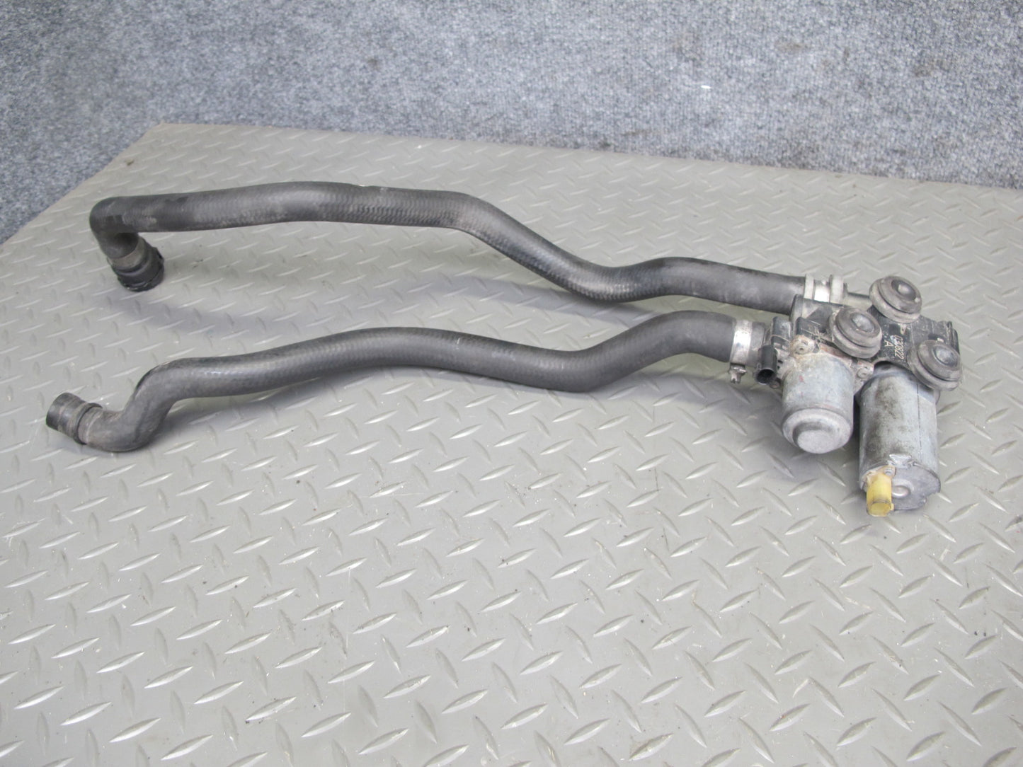 2001-2006 BMW E46 Heater Control Water Valve w Hoses 8369807