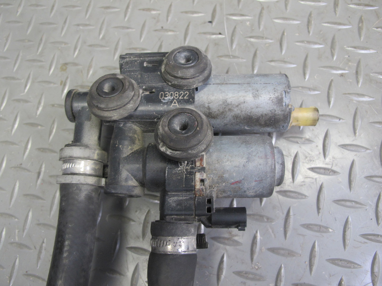 2001-2006 BMW E46 Heater Control Water Valve w Hoses 8369807