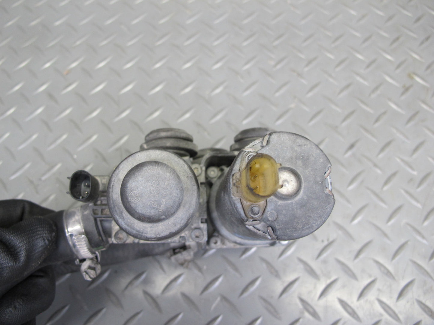 2001-2006 BMW E46 Heater Control Water Valve w Hoses 8369807