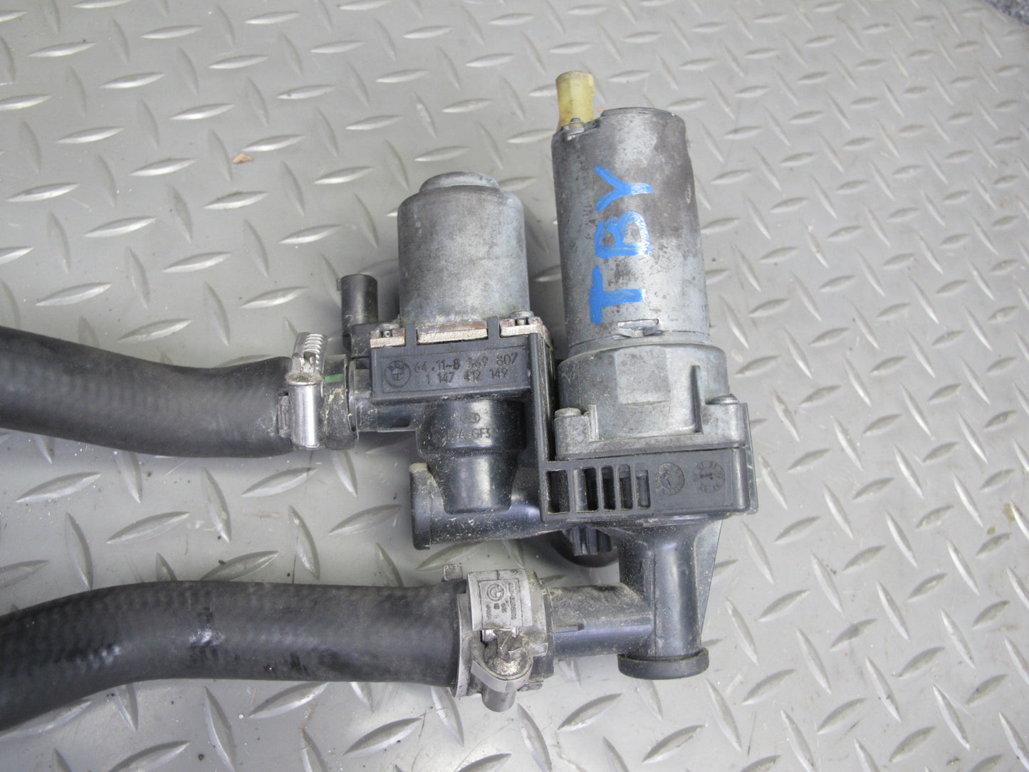 2001-2006 BMW E46 Heater Control Water Valve w Hoses 8369807