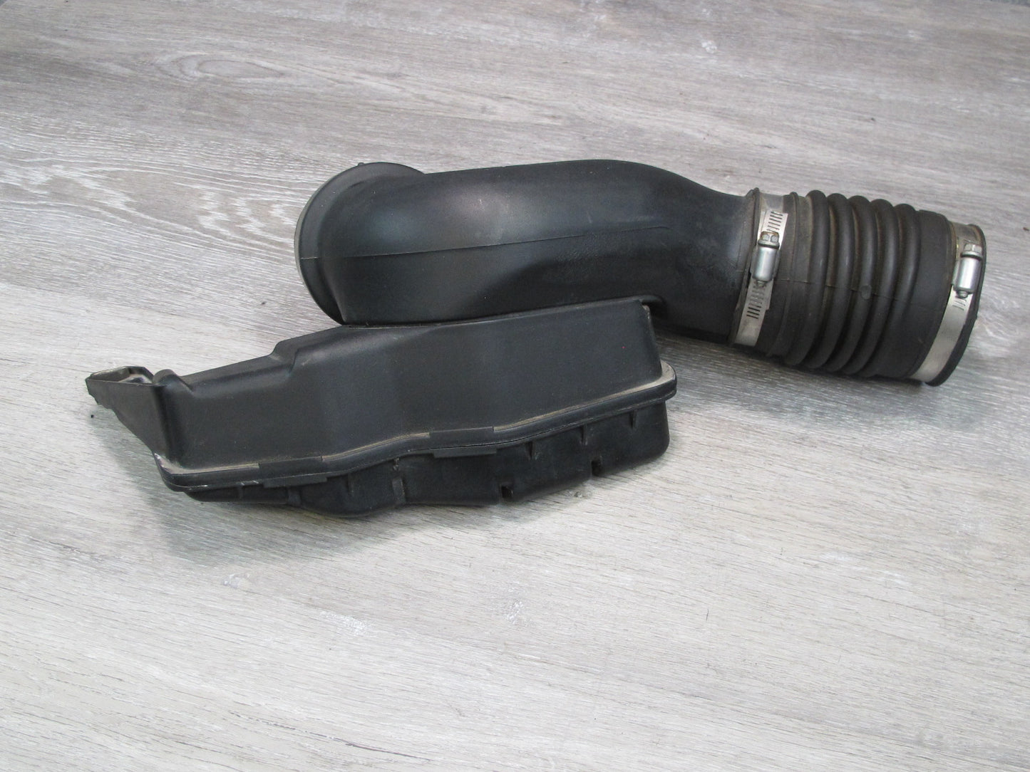 95-96 Lexus UZZ30L SC400 1UZFE Air Intake Resonator Hose Pipe OEM