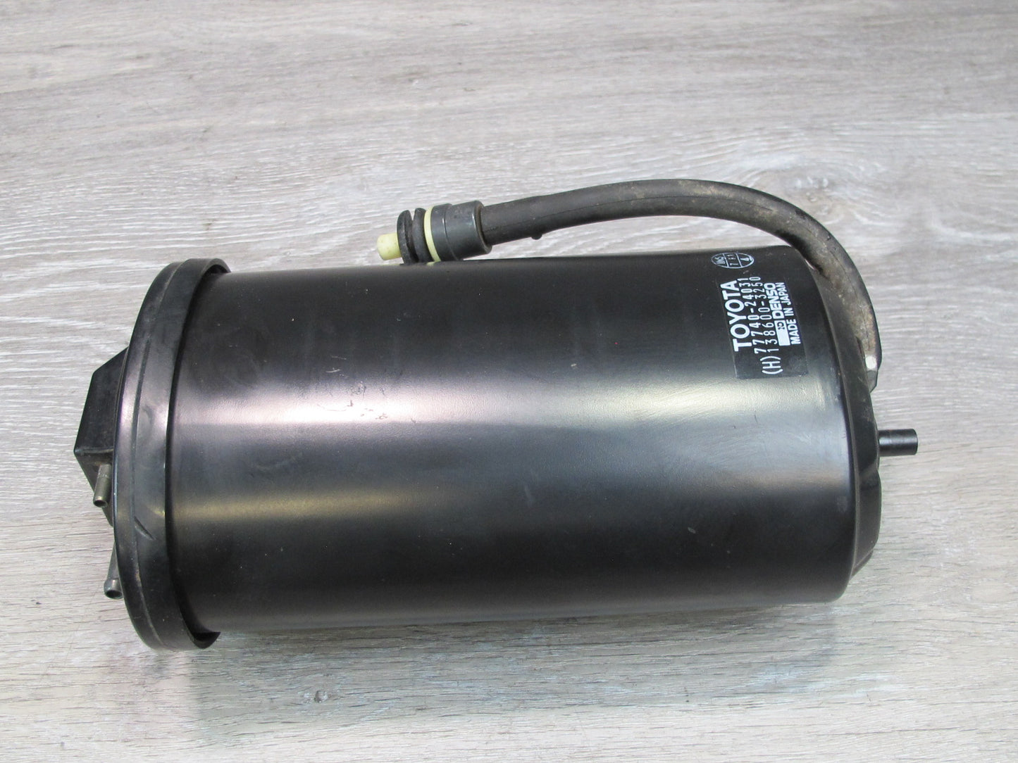 92-97 Lexus UZZ30L SC300 SC400 Fuel Evap Vapor Charcoal Canister w Bracket OEM
