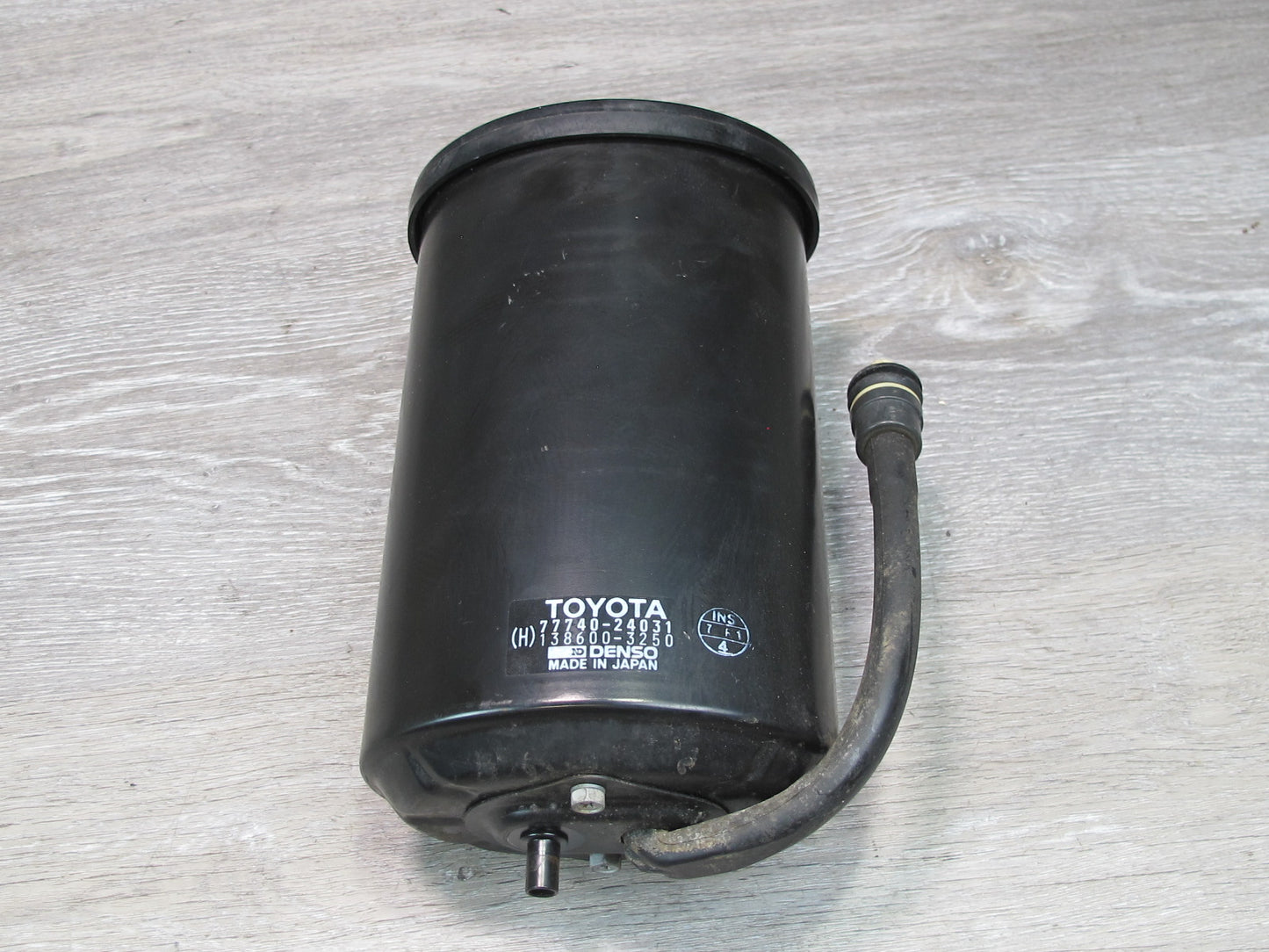 92-97 Lexus UZZ30L SC300 SC400 Fuel Evap Vapor Charcoal Canister w Bracket OEM